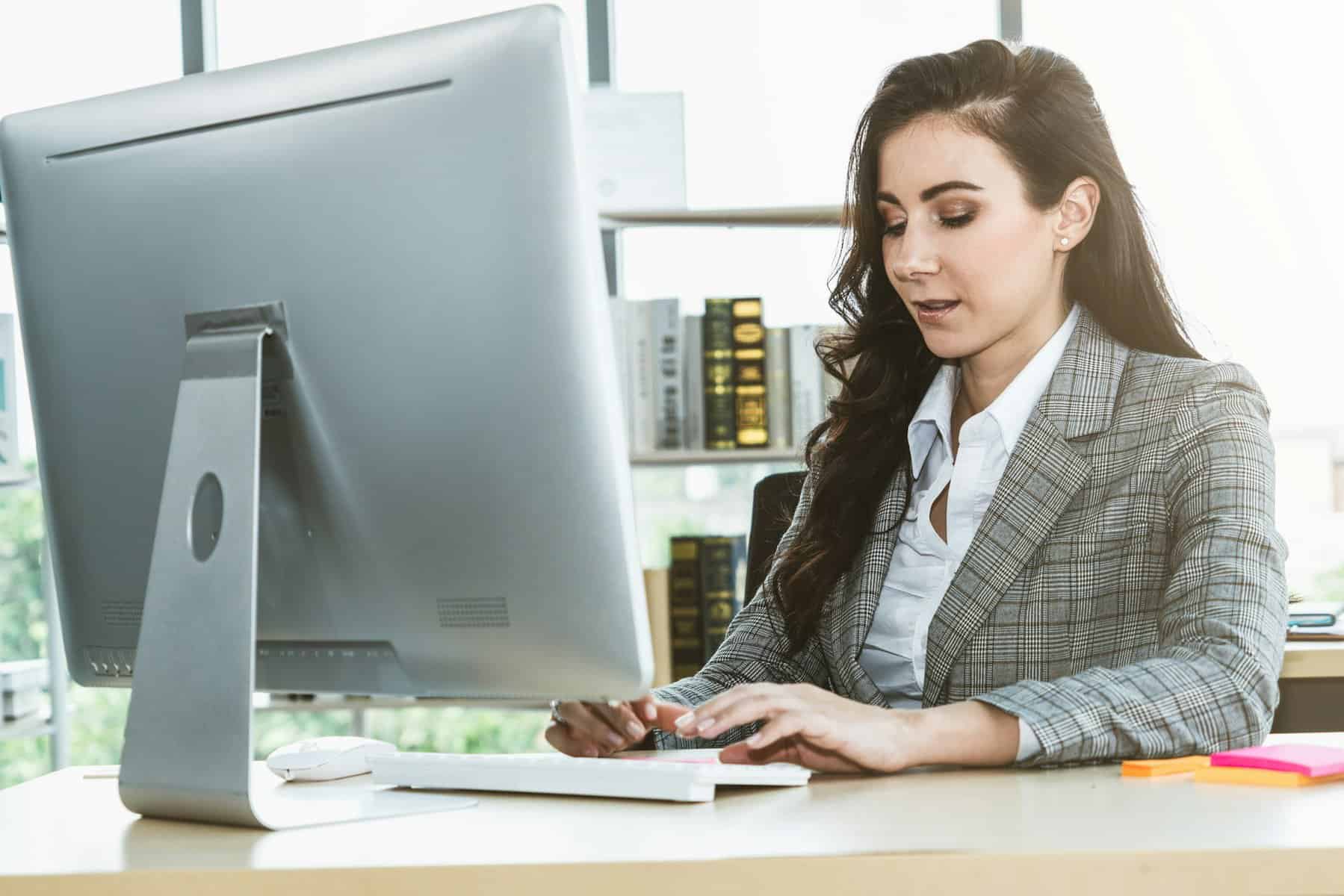 woman at desktop accessing velociteach PDU courses.