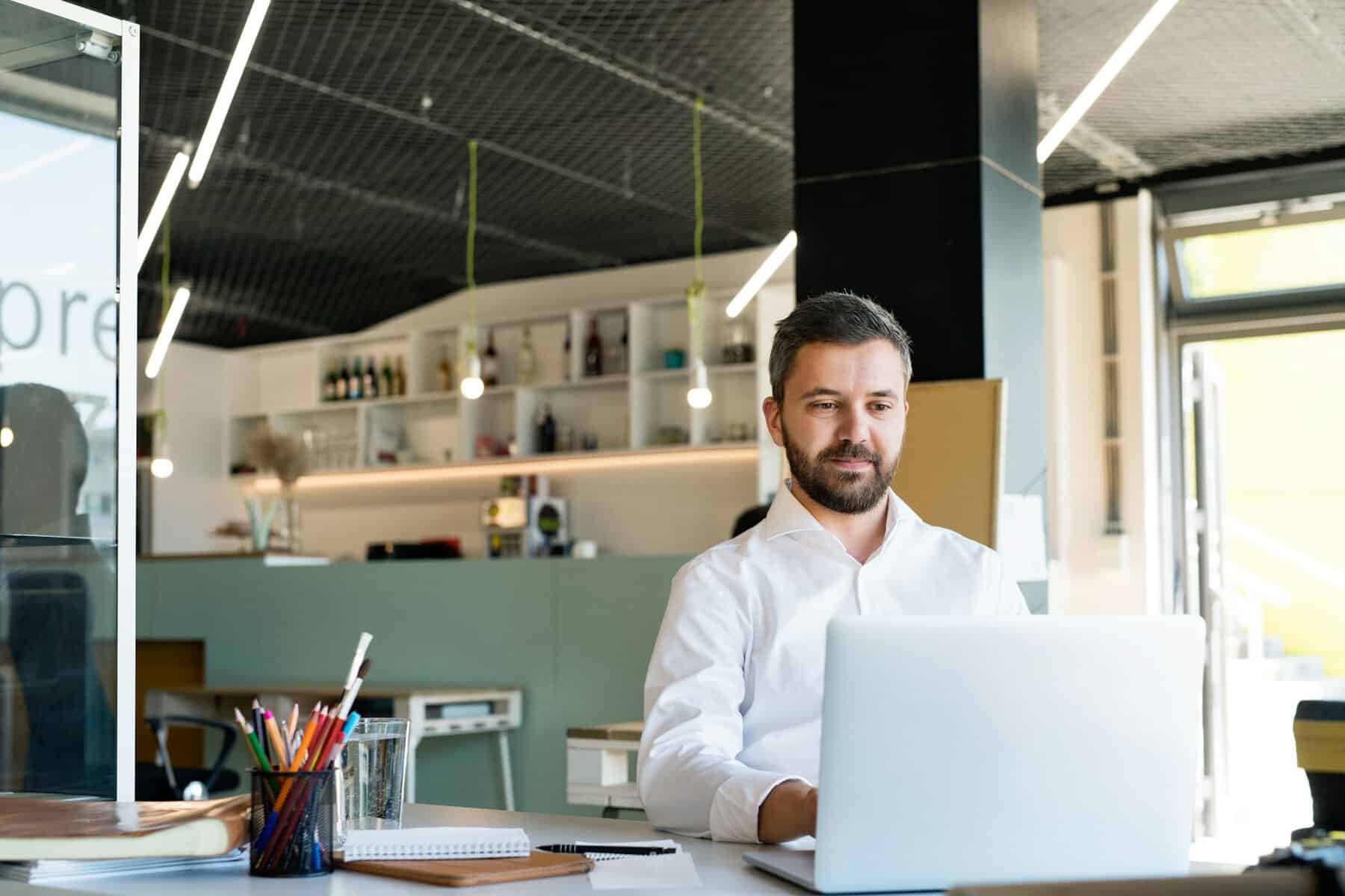 man on computer taking online velociteach PMP training